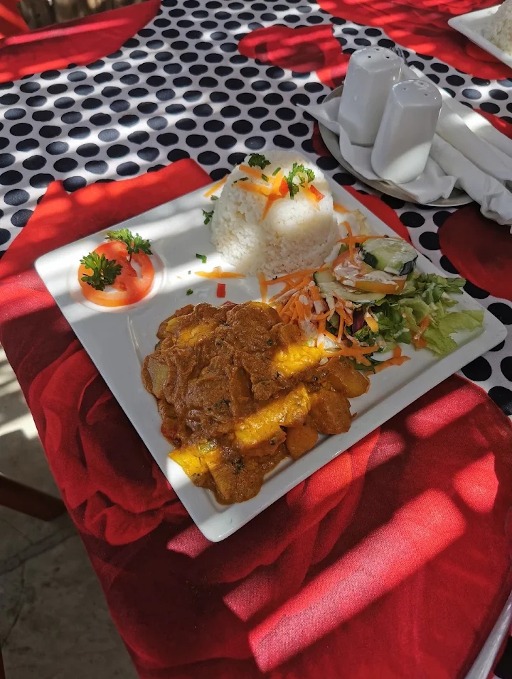 Gambian curry with rice and salad